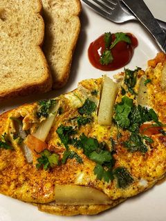 स्पॅनिश आम्लेट (spanish omelette recipe in marathi) रेसिपी चे मुख्य फोटो