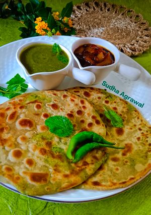 हरी मटर का स्टफ्ड पराठा(hari matar ka stuffed paratha recipe in hindi) रेसिपी मुख्य फोटो