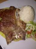Bistekc lo de cerdo al limón con arroz
