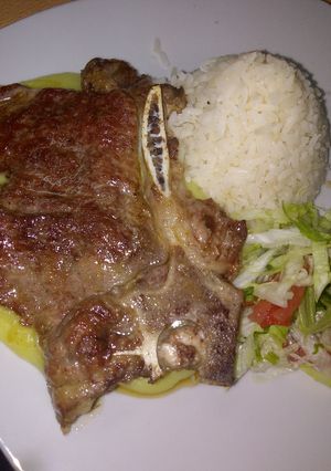 Una foto de Bistekc lo de cerdo al limón con arroz