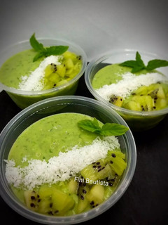 Una foto de Helado en tarrinas de plátano piña kiwi manzana