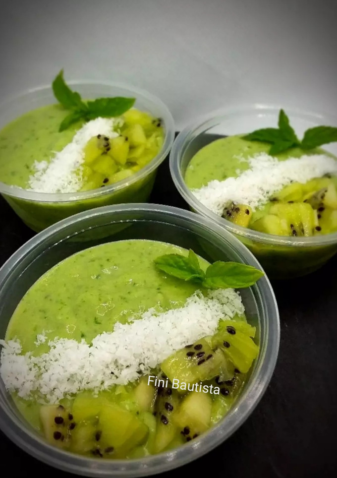 Una foto de Helado en tarrinas de plátano piña kiwi manzana