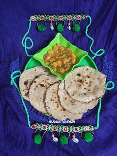 બિસ્કિટ ભાખરી (Biscuit Bhakhri Recipe In Gujarati) રેસીપી મુખ્ય ફોટો
