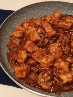 Foto di Pollo alle mandorle con salsa di soia e funghi