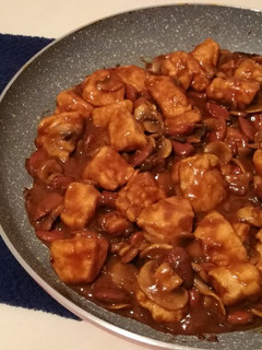 Foto di Pollo alle mandorle con salsa di soia e funghi