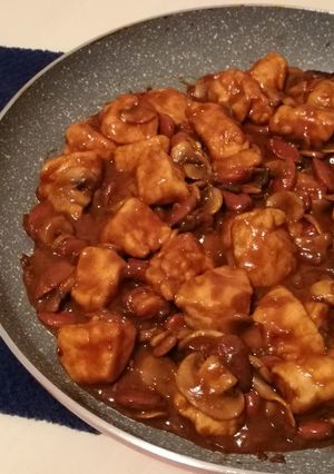 Foto di Pollo alle mandorle con salsa di soia e funghi