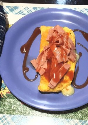 Una foto de Omelette con Cebollín y Queso Monterrey, acompañado con Jamón