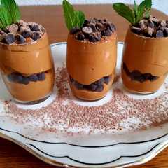 Una foto de Shot de mousse de dulce de leche con chispas de chocolate 🇺🇾