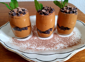 Una foto de Shot de mousse de dulce de leche con chispas de chocolate 🇺🇾