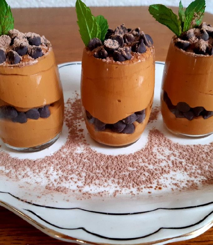 Una foto de Shot de mousse de dulce de leche con chispas de chocolate 🇺🇾