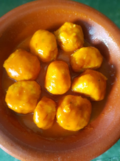 Una foto de Albóndigas de pollo en salsa de piquillos con toque agridulce