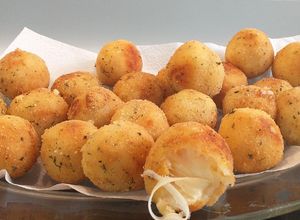 Foto principal de Bolas de patata rellenas de queso
