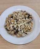 Orecchiette con pesto di fagioli radicchio e tofu croccante