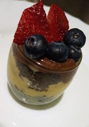 Una foto de Petit four (shot dulce de frutos rojos)