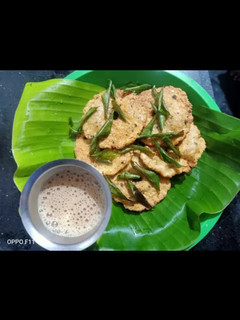 உளுந்து மிளகு வடை (Ulunthu milagu vadai recipe in tamil) செய்முறை முக்கிய புகைப்படம்