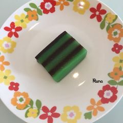 A picture of Kueh Lapis.