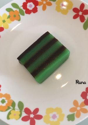 A picture of Kueh Lapis.