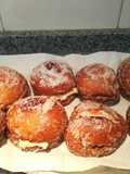 Donuts rellenos de crema pastelera y chocolate