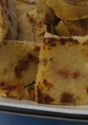 A picture of Chinese Daikon (Turnip) Cake (蘿蔔糕).