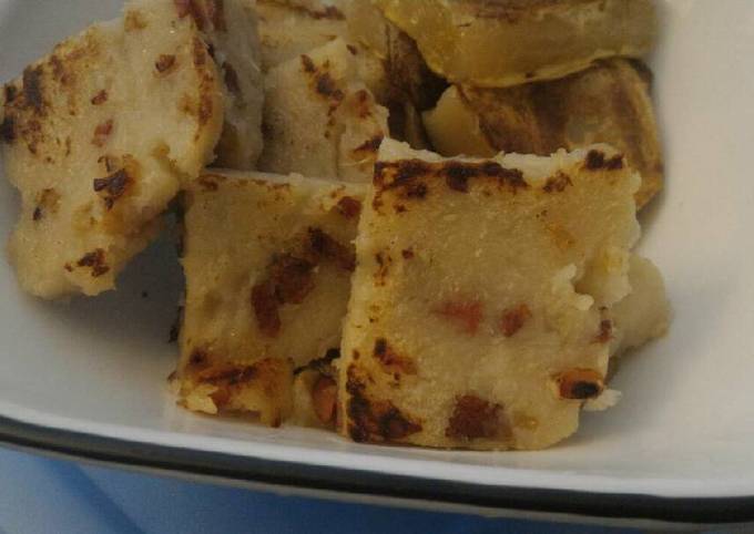 Chinese Daikon (Turnip) Cake (蘿蔔糕)