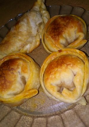 Una foto de Empanadas de jamón, queso, zanahoria y cebolla