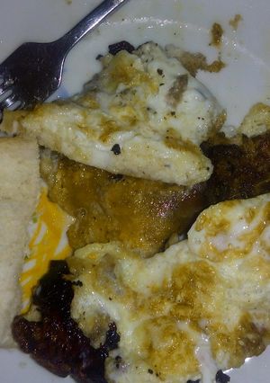 A picture of Fried bread and yoghurt.