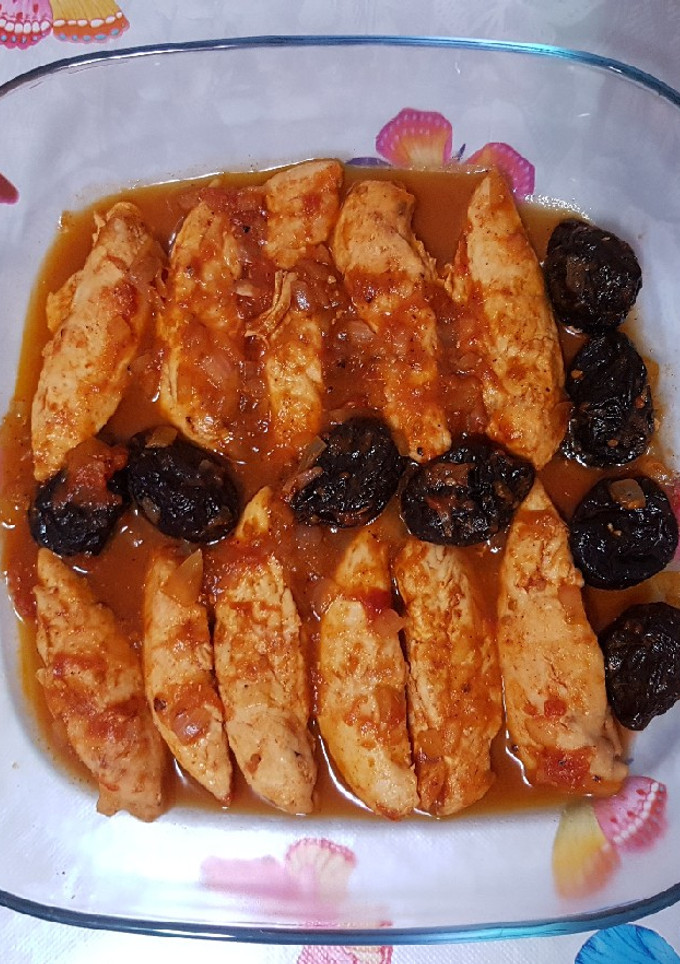 Una foto de Pollo con ciruelas