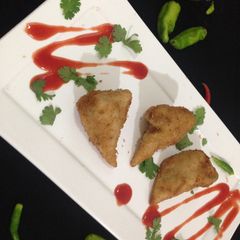 A picture of Chicken cone pops.