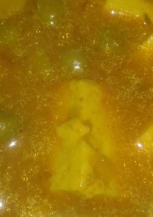 A picture of Matar paneer.