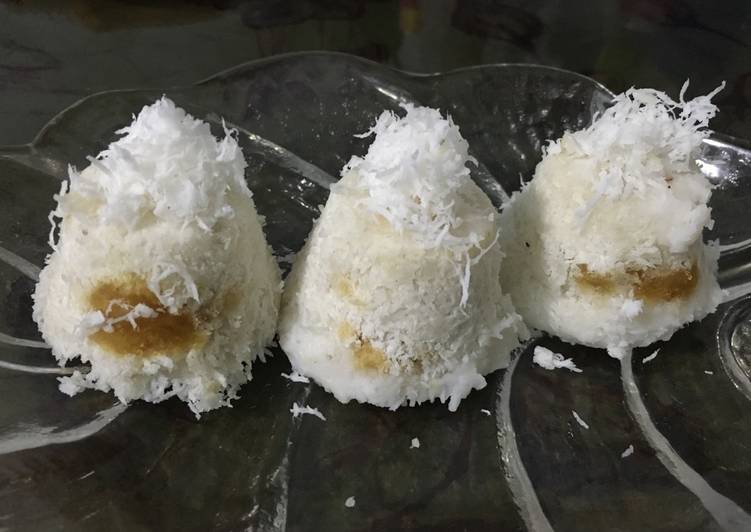 Kue Dongkal mini / Kue Berkel (kue beras & kelapa isi gula merah)
