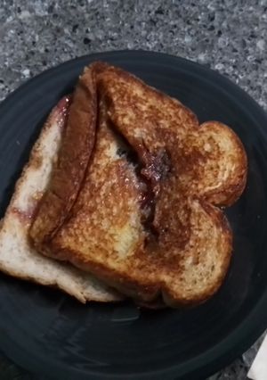 A picture of Peanut Butter and Jelly Sandwich.