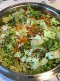 Scarole au thon,tomates cerises oranges et persil