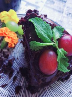 Una foto de Tarta de chocolate y Vino tinto