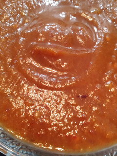 A picture of Imlee aur khajoor ki chutney.