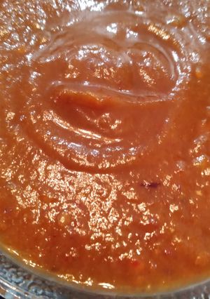 A picture of Imlee aur khajoor ki chutney.