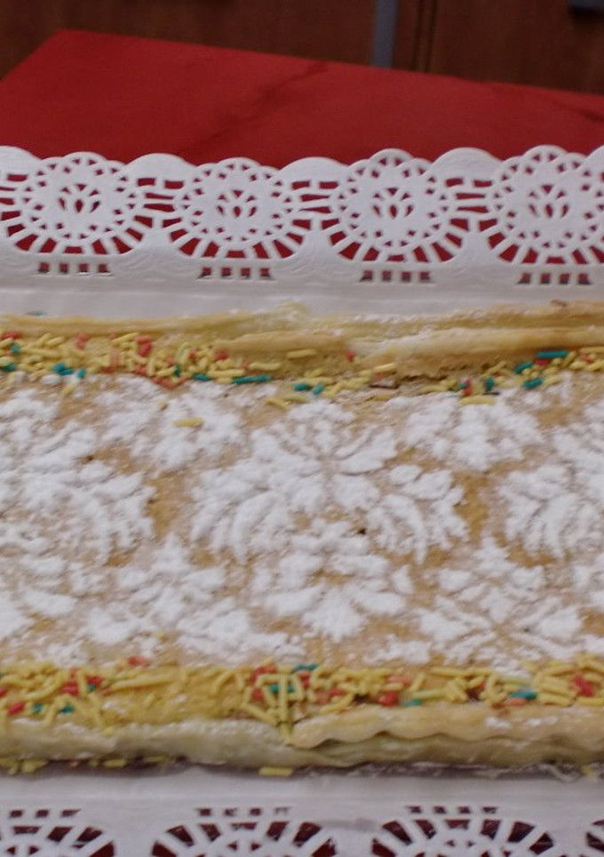 Una foto de Tarta de hojaldre con cabello de ángel y almendra