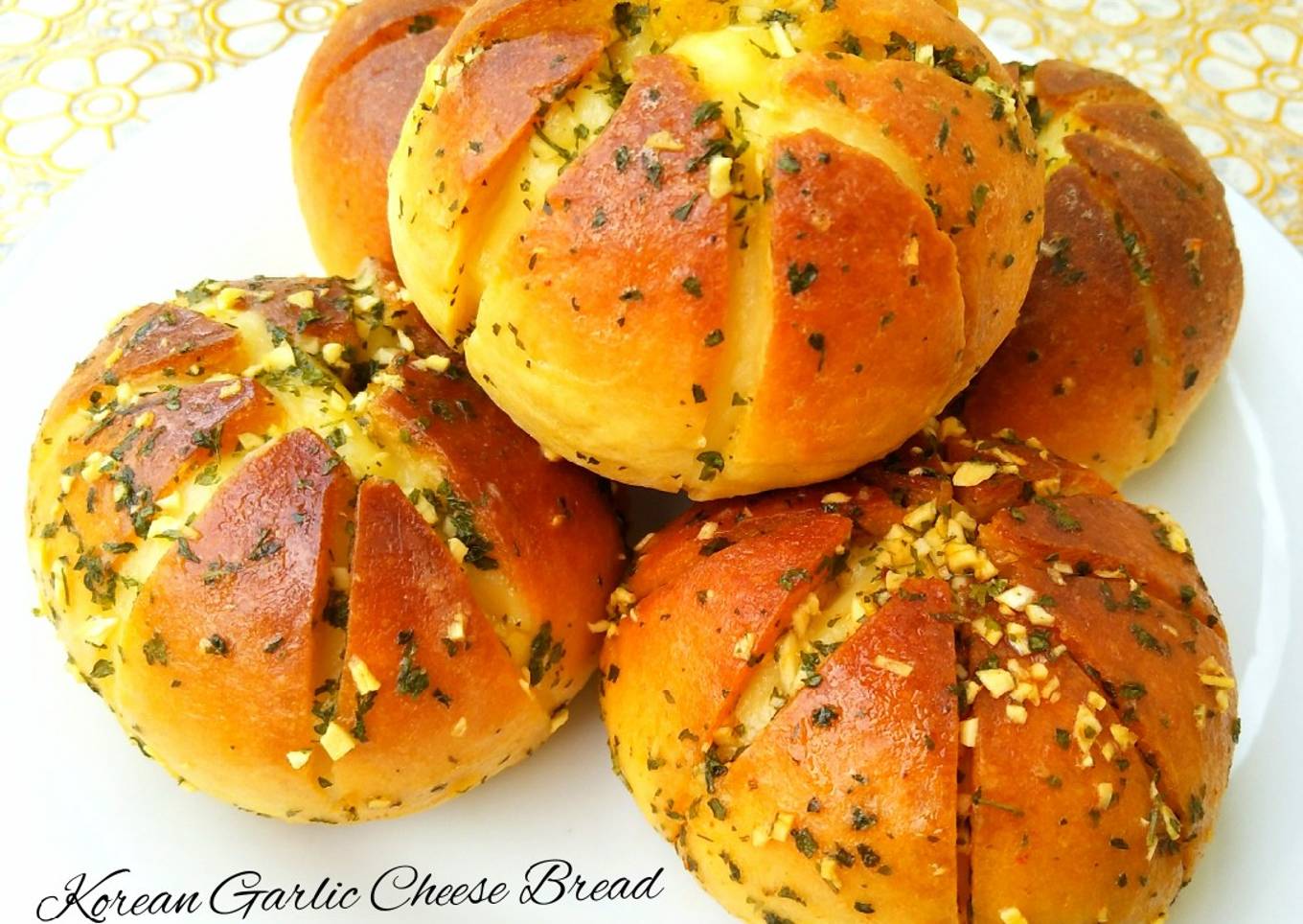 Korean Garlic Cheese Bread