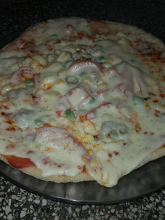 Una foto de Pizza Completa en la parrilla de la Estufa 🍕🔥