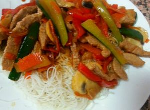 Foto principal de Fideos de arroz con salto de verduras