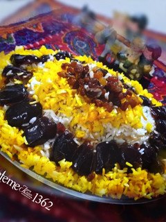 عکسی از دستور رشته پلو با کشمش و خرما