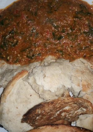 A picture of Gurasa da miyar taushe😋.