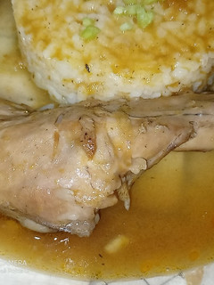 Una foto de Paletillas de conejo en salsa 😋 😋