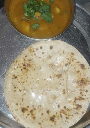 A picture of Aloo tamatar.