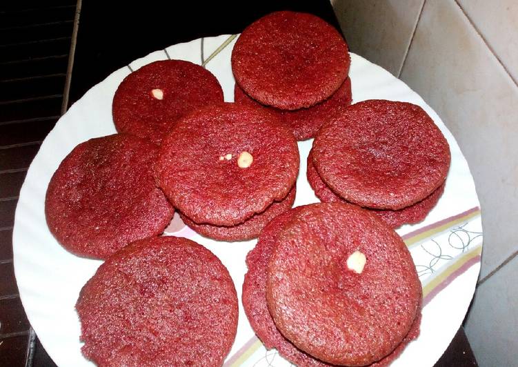 Red velvet cupcakes with nut's