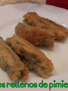 Una foto de Boquerones rellenos de pimiento verde*