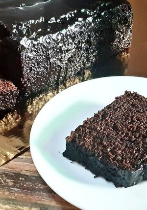 A picture of Moist Dark Chocolate Cake.