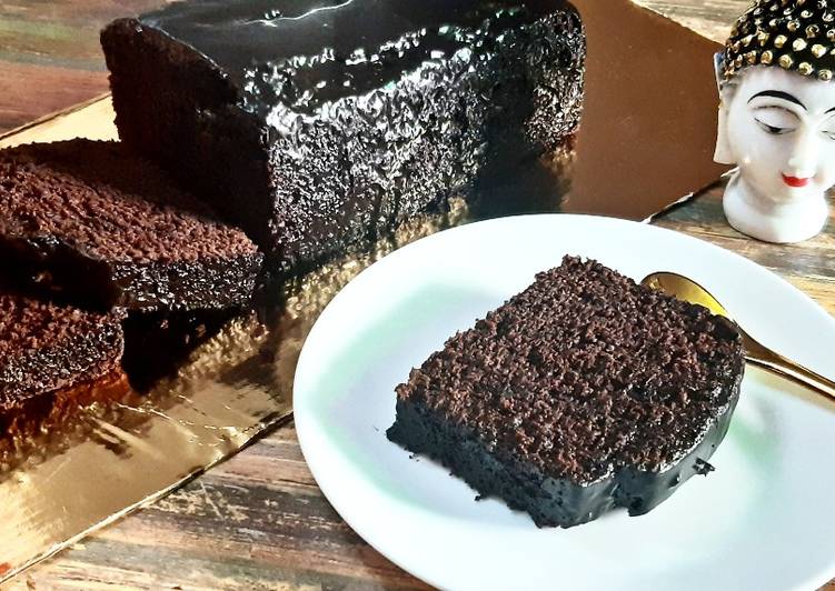 Simple Way to Prepare Homemade Moist Dark Chocolate Cake