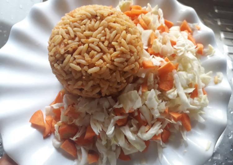 Jollof rice with cabbage and carrots