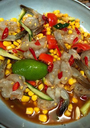 รูปของ ตำข้าวโพดกุ้งดองน้ำปลาดึ๋งๆ (Corns and fresh shrimps spicy salad)