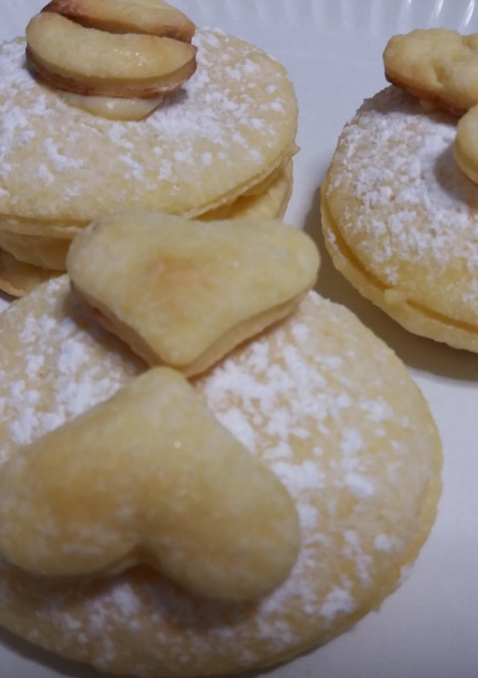 Una foto de Hojaldre relleno de crema pastelera